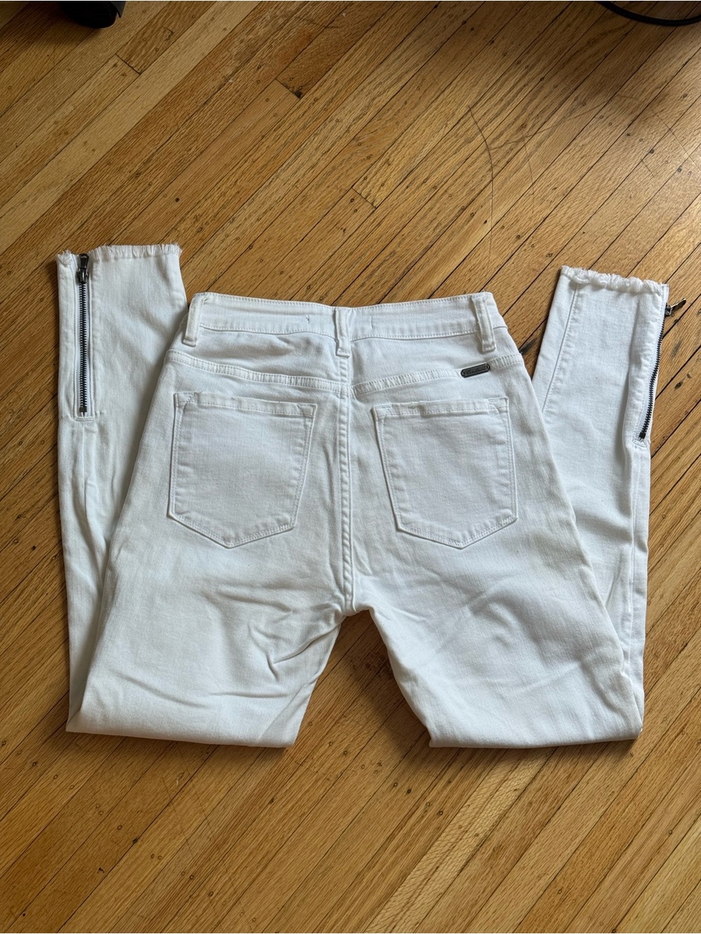 FN -White Skinny Jeans 🤍